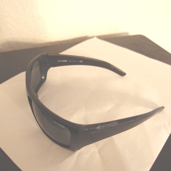 ARNETTE  \
